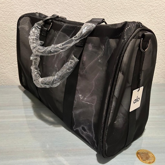 Bnwt alo mesh travel duffle bag - Picture 2 of 2